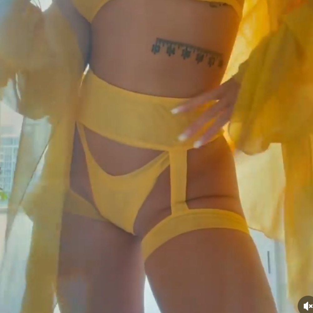 Laina Rauma Banana Yellow Mesh Garter